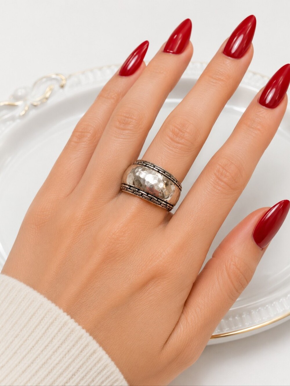 Silver Hammered Stretch Ring – Size 7 to 7.5 (EUC)